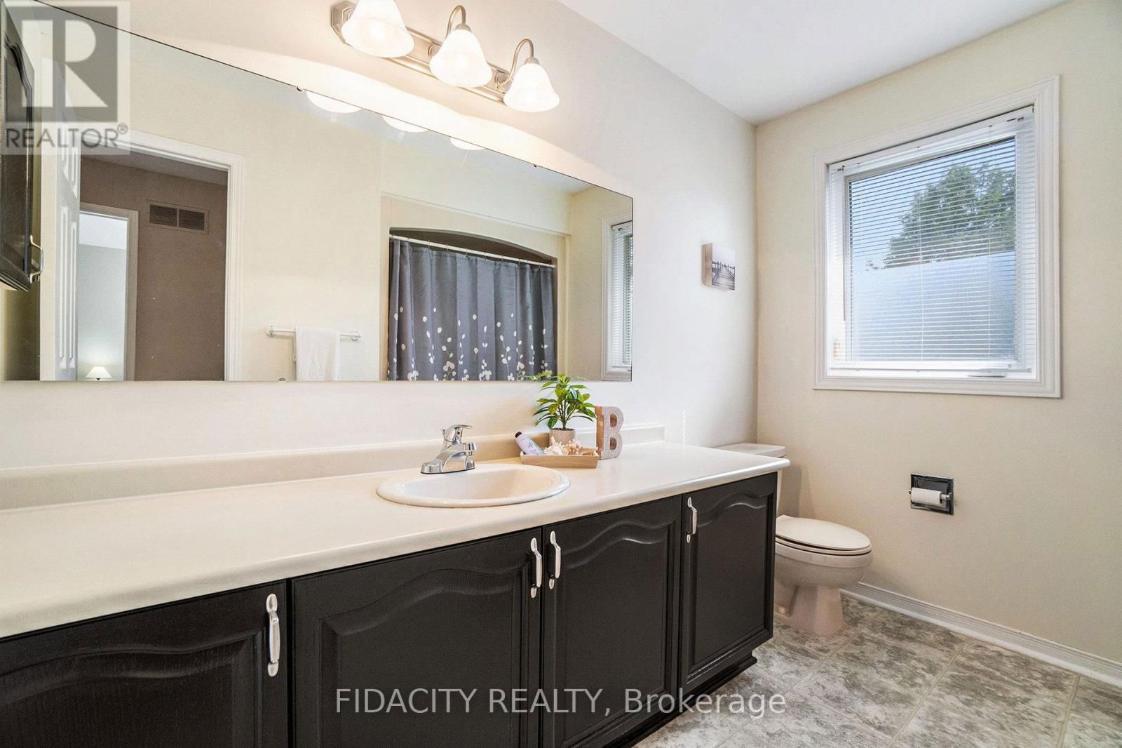 17 ALBURY CRESCENT Image 27