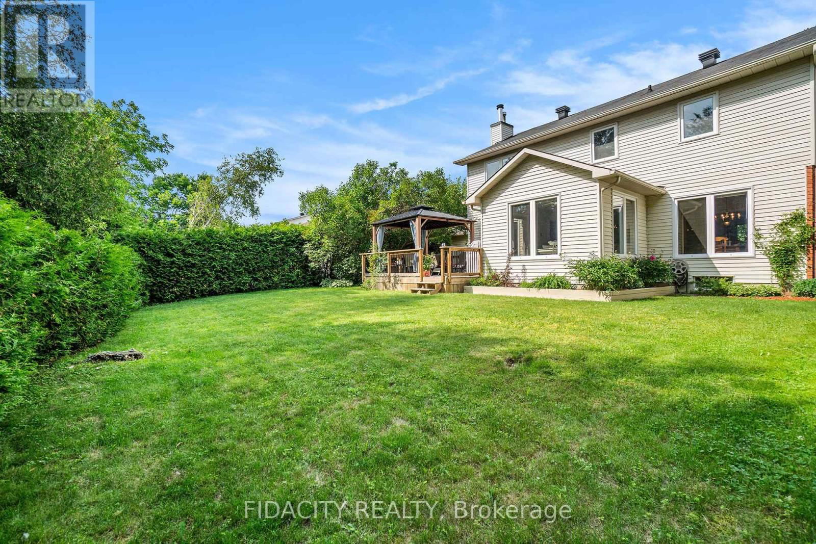 17 ALBURY CRESCENT Image 28