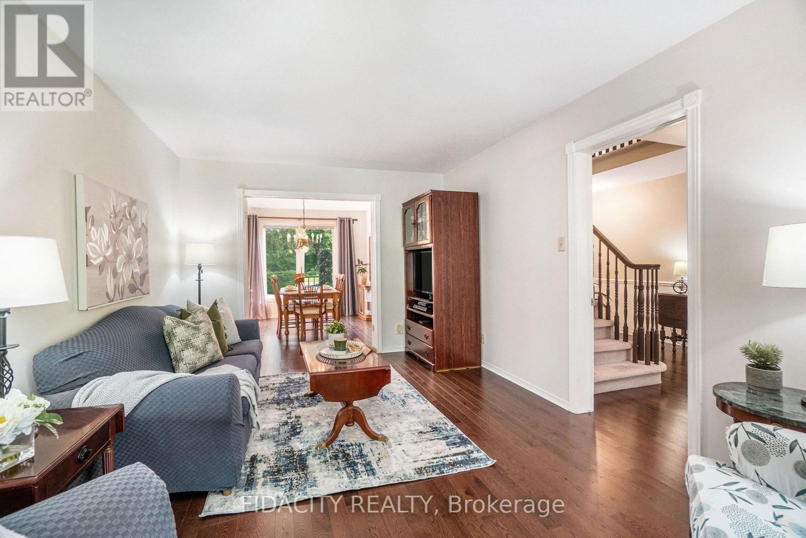 17 ALBURY CRESCENT Image 6