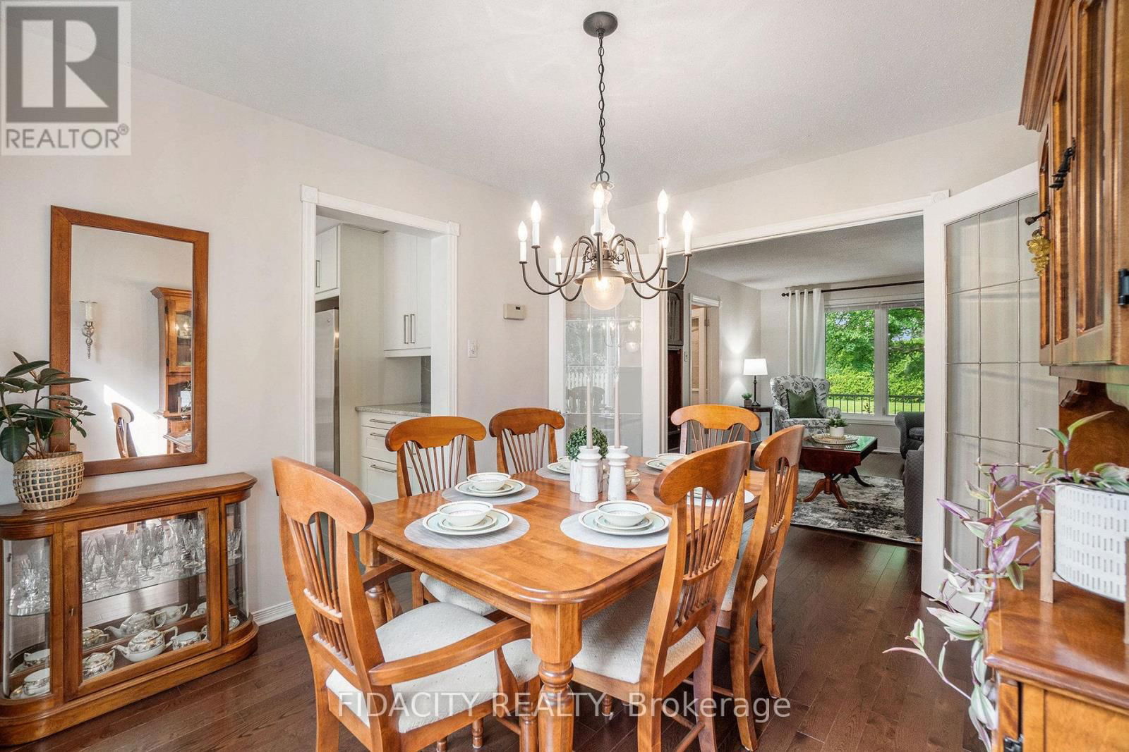 17 ALBURY CRESCENT Image 7