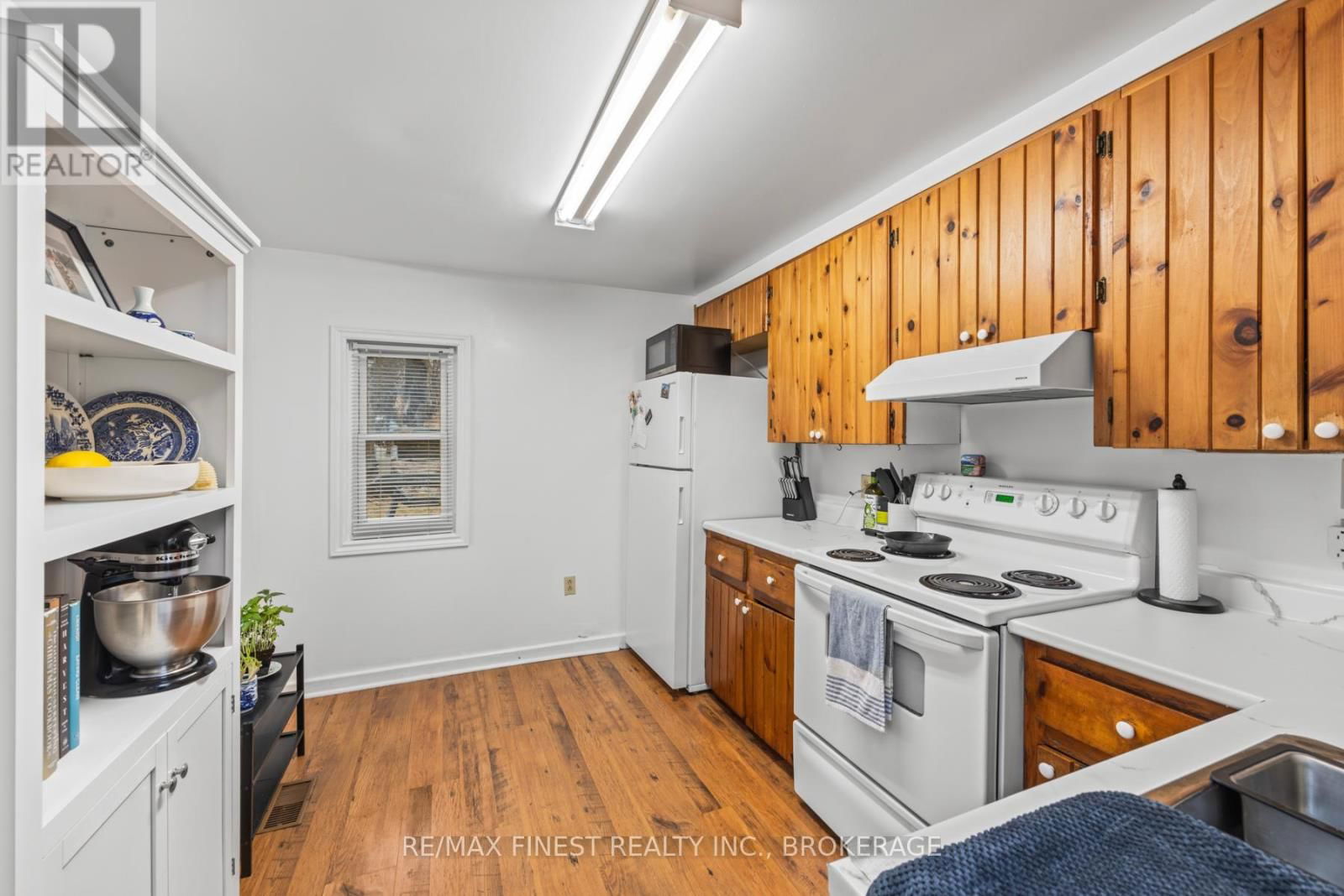 589 KING STREET WEST Image 14