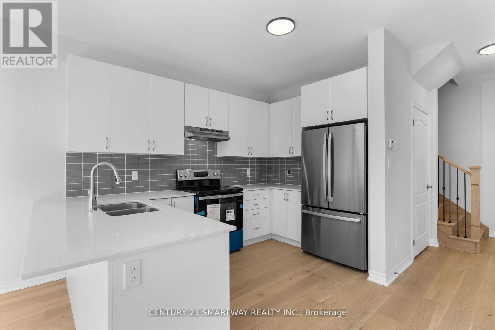 46 HUNTSWORTH AVENUE Image 10