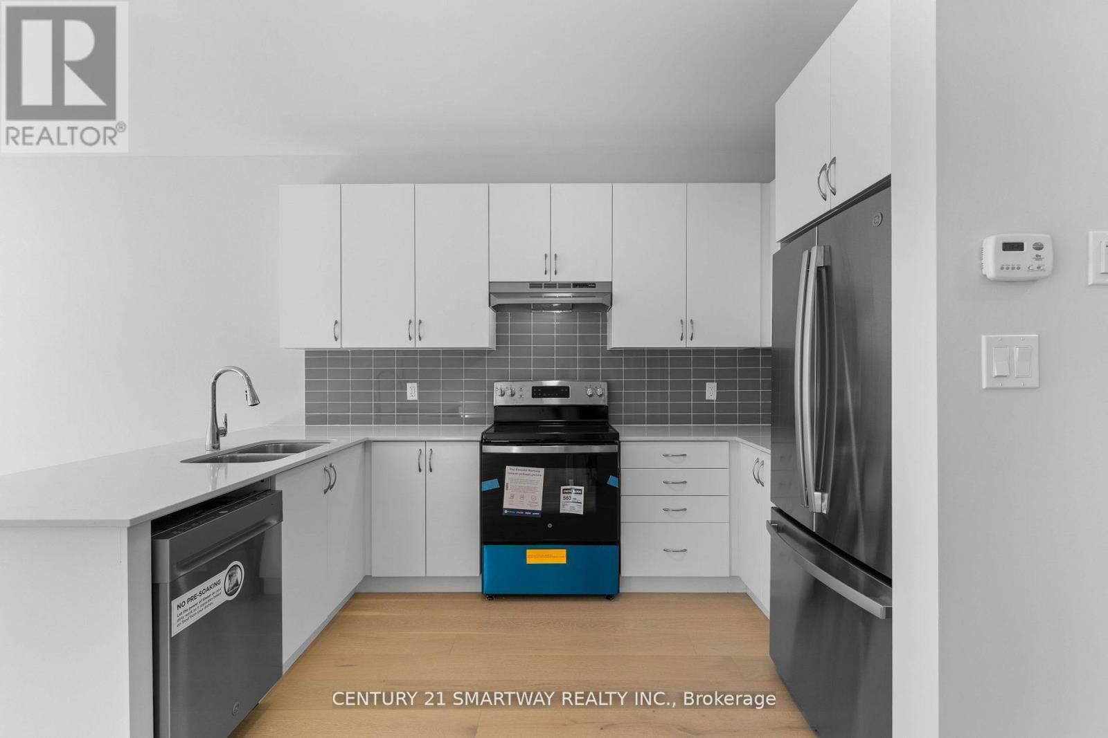 46 HUNTSWORTH AVENUE Image 11