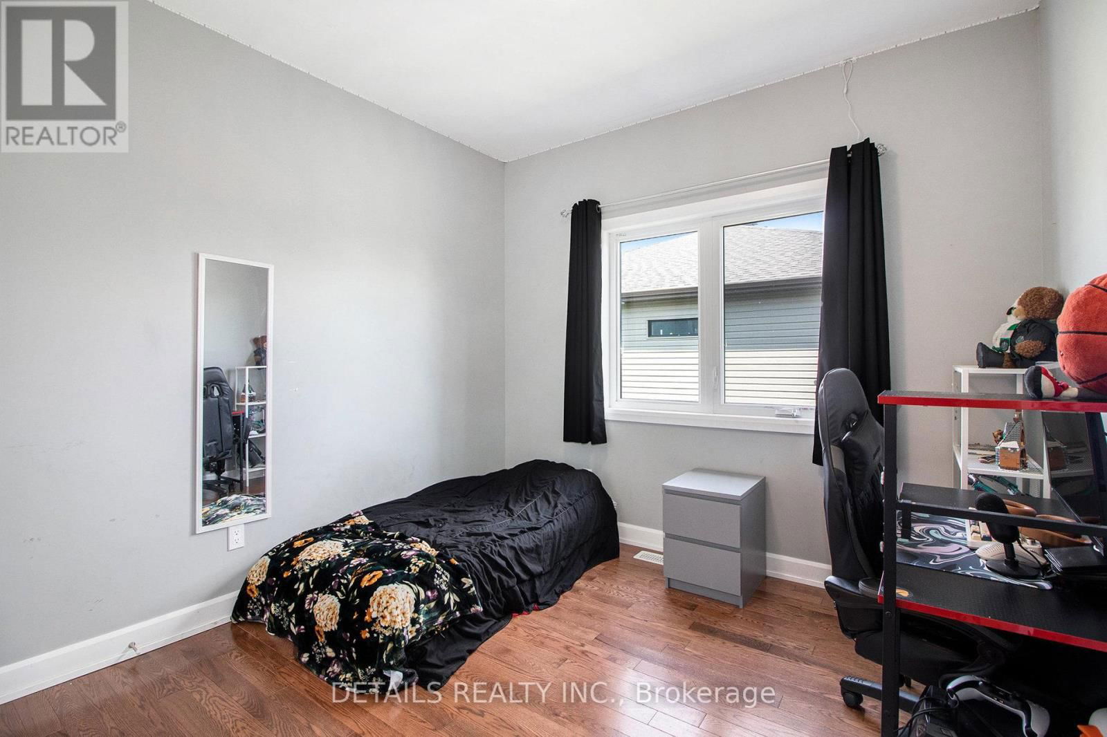 463 LANCASTER LANE Image 19