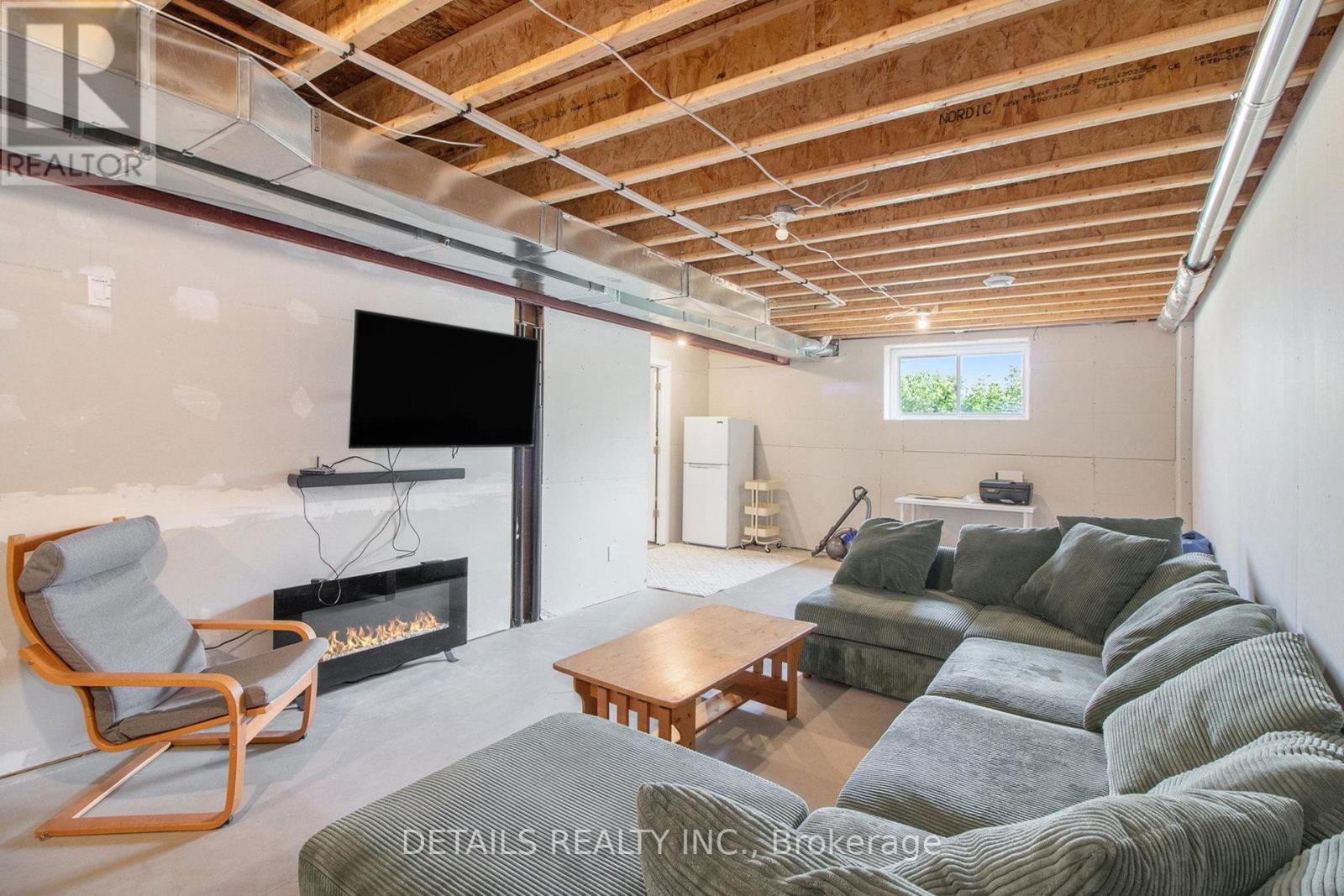 463 LANCASTER LANE Image 25