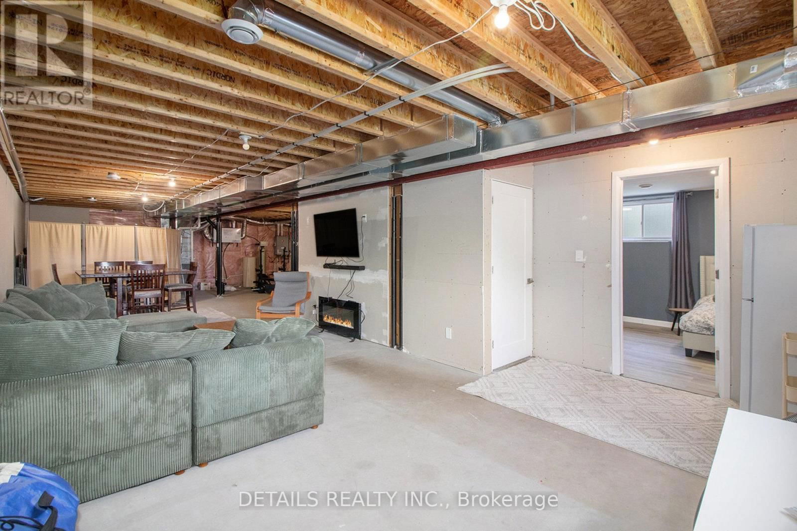463 LANCASTER LANE Image 26