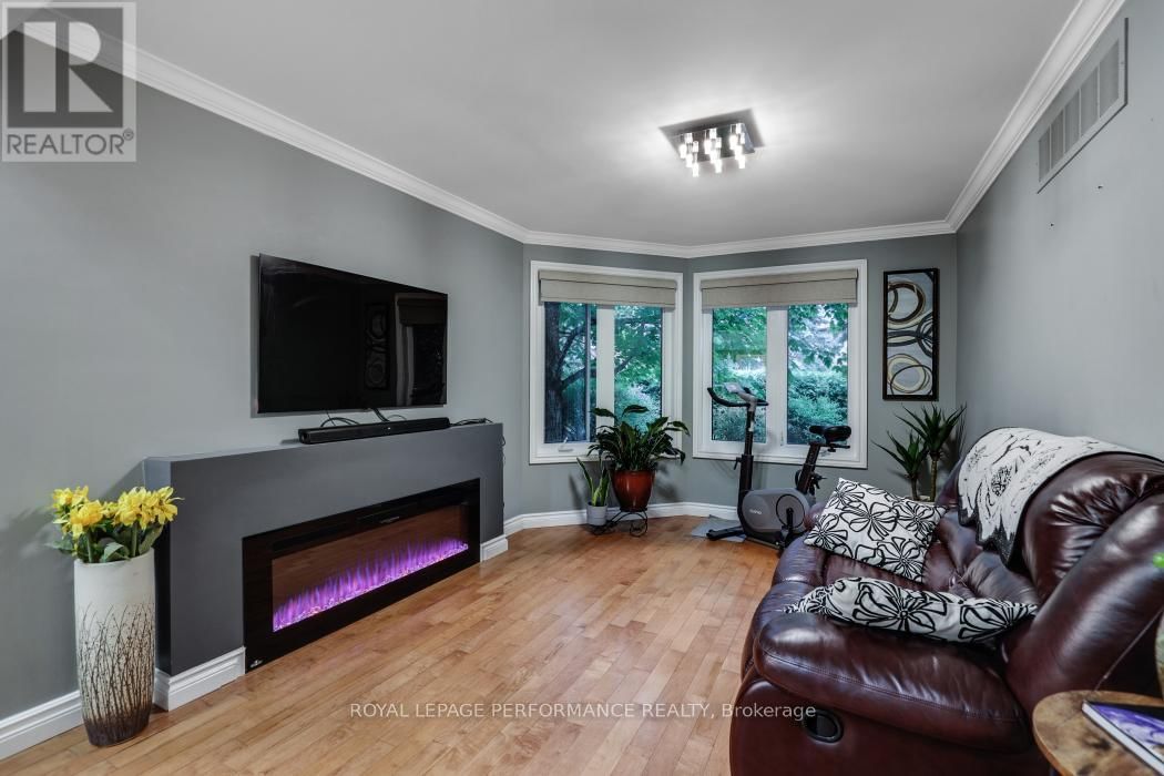 61 WYCLIFFE STREET Image 16