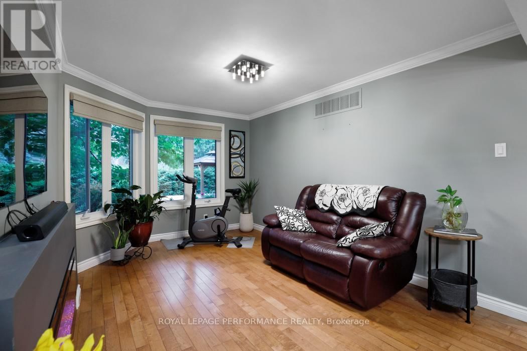 61 WYCLIFFE STREET Image 17