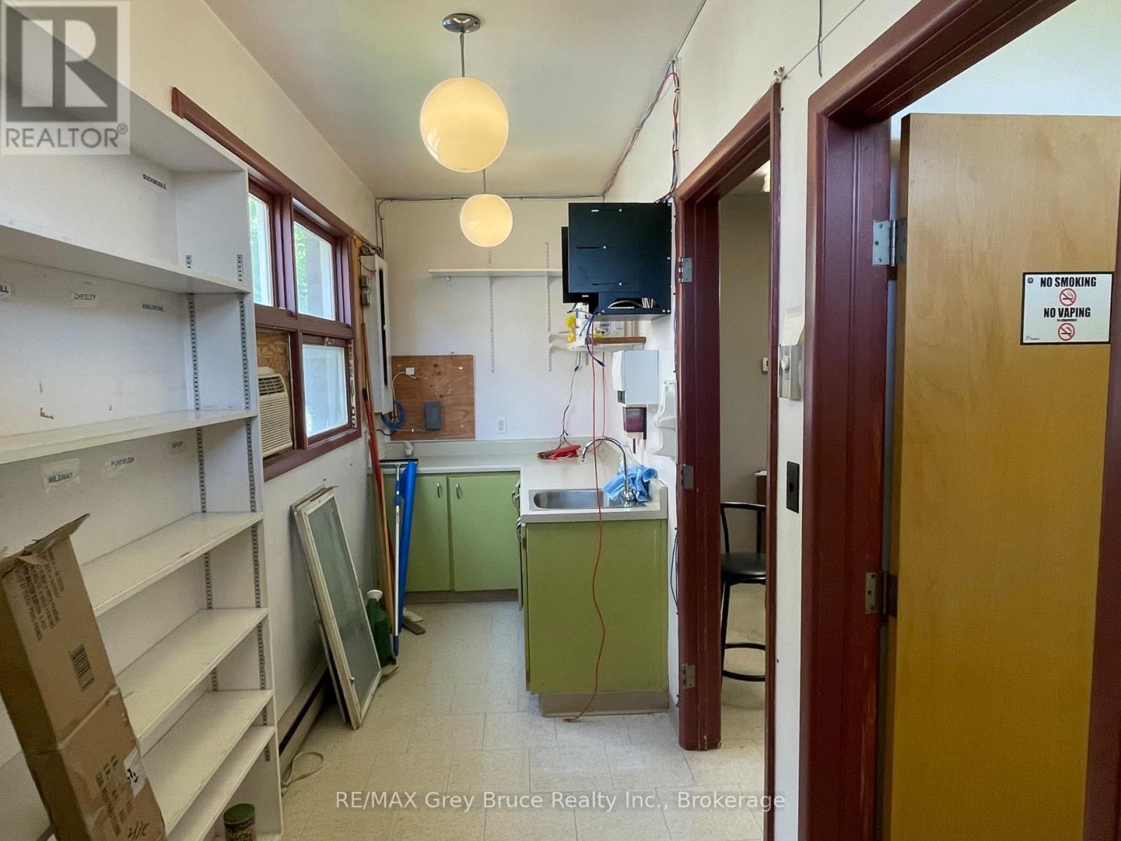 274 QUEEN STREET NORTH Image 7