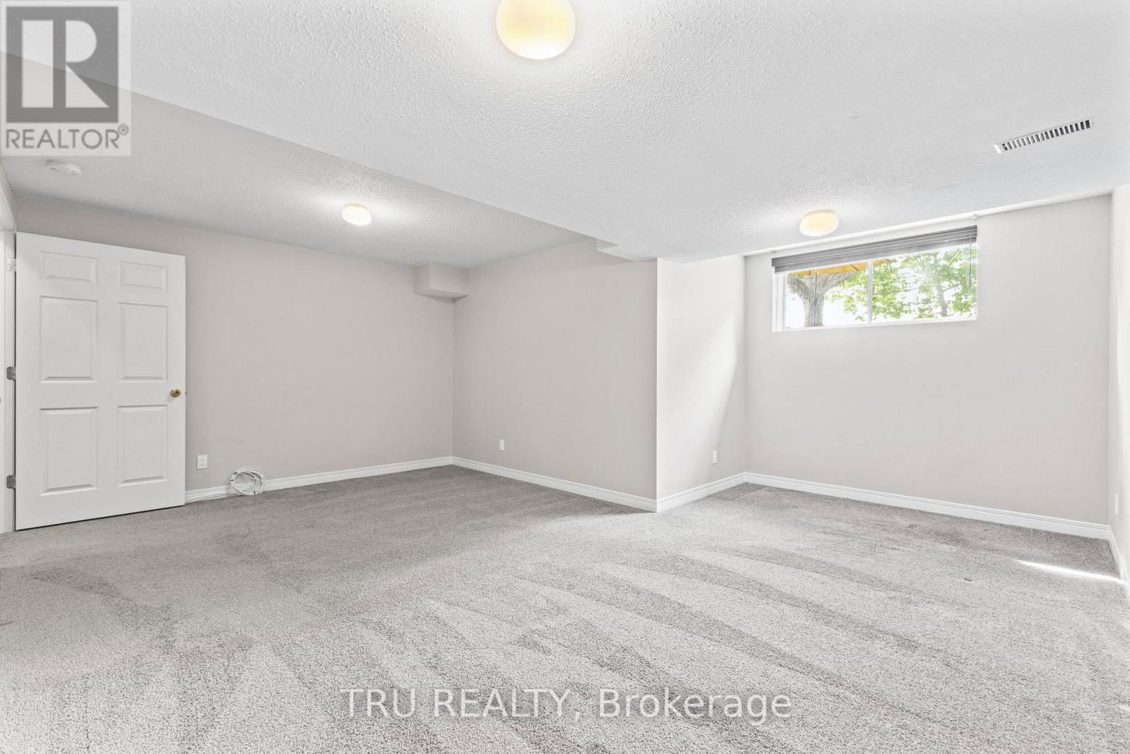116 REDPATH DRIVE Image 33
