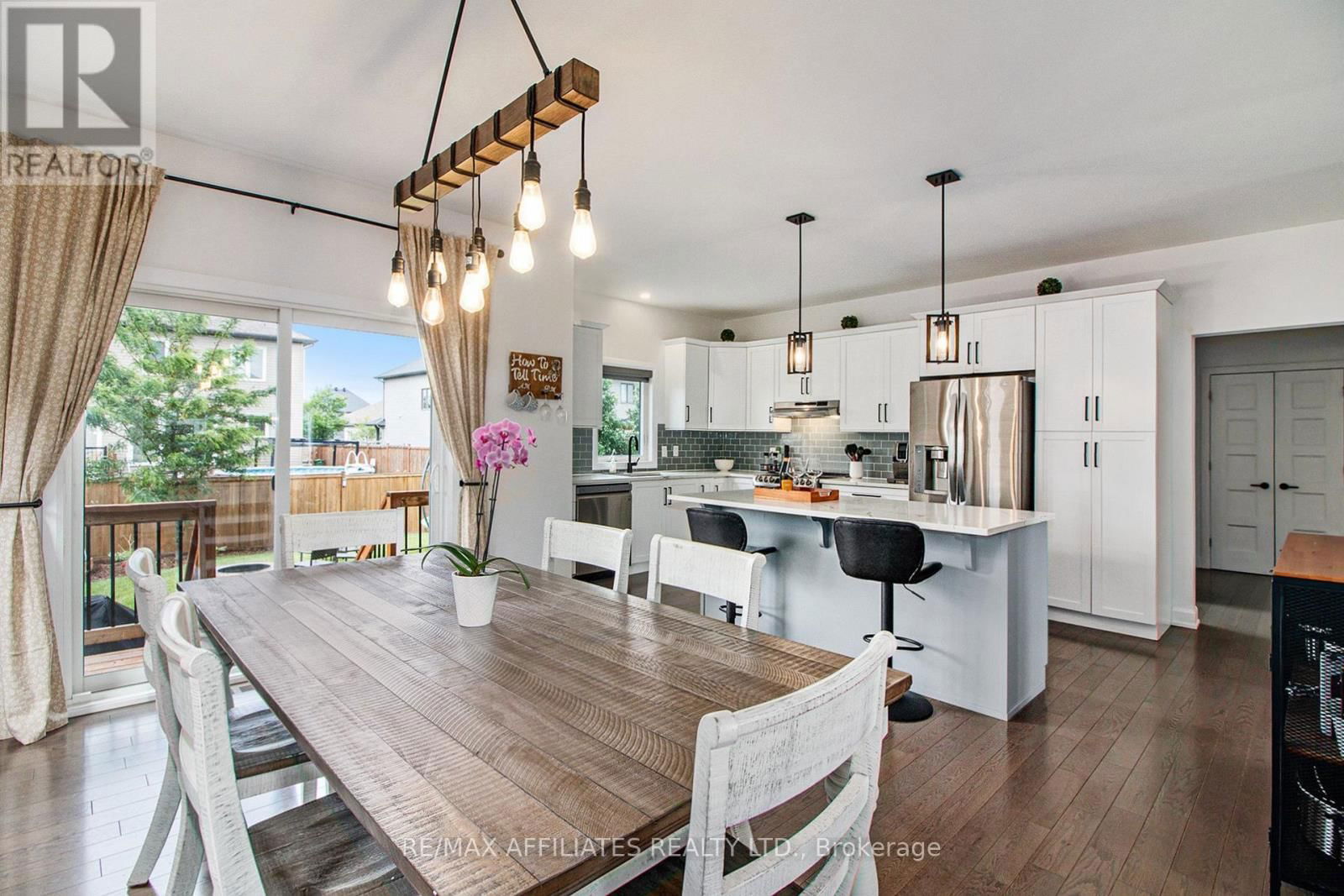 129 LYON STREET Image 12