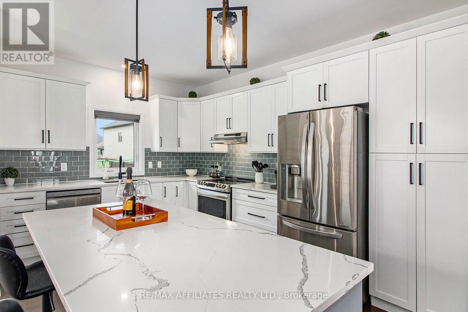 129 LYON STREET Image 13