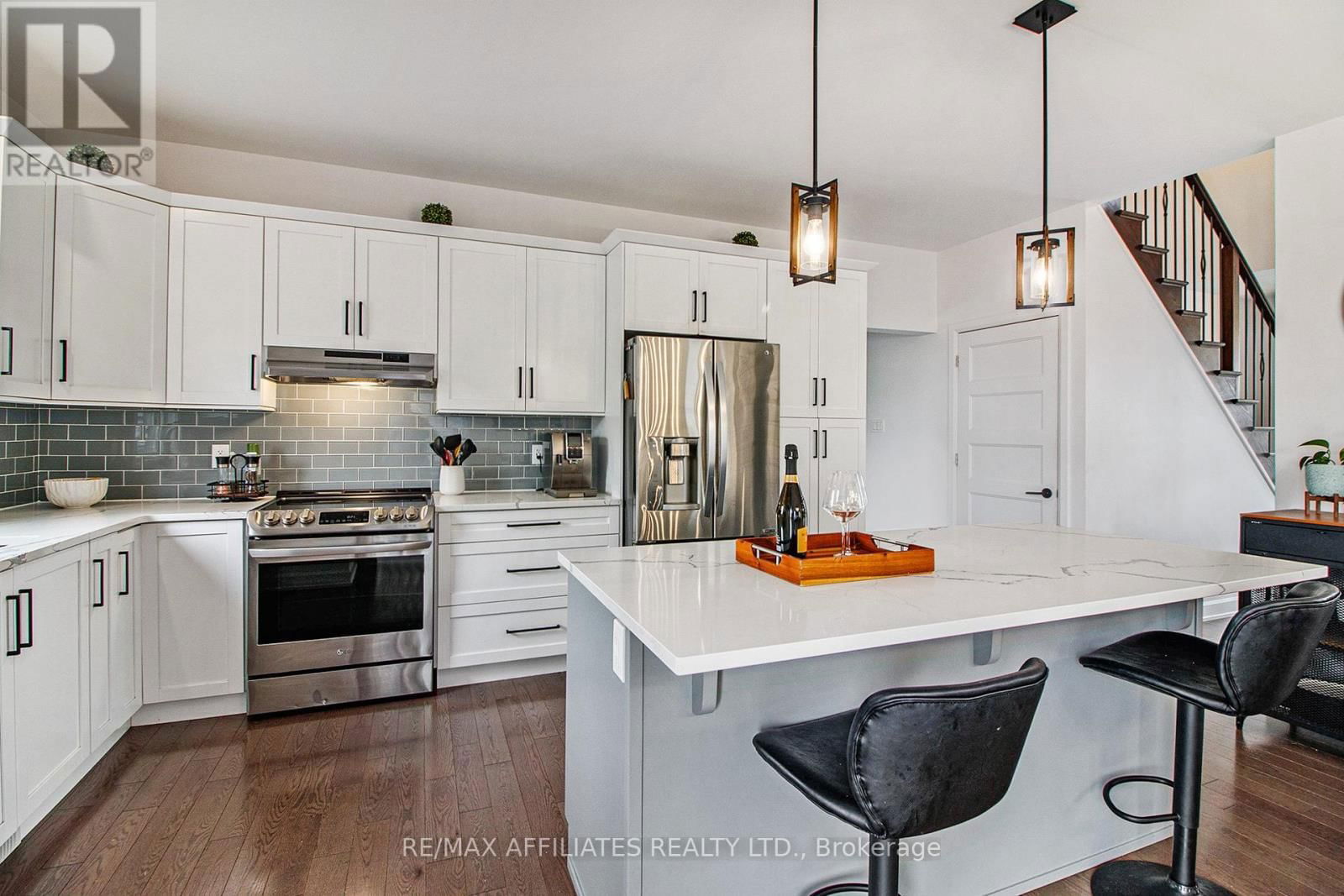 129 LYON STREET Image 16