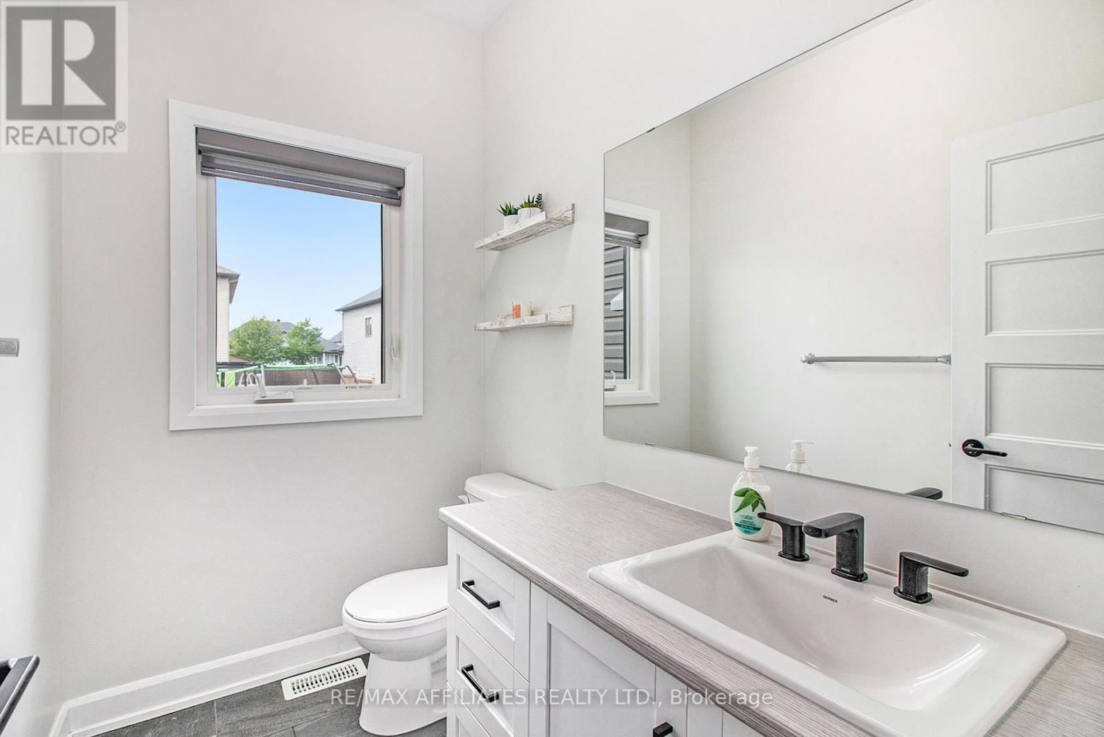 129 LYON STREET Image 18
