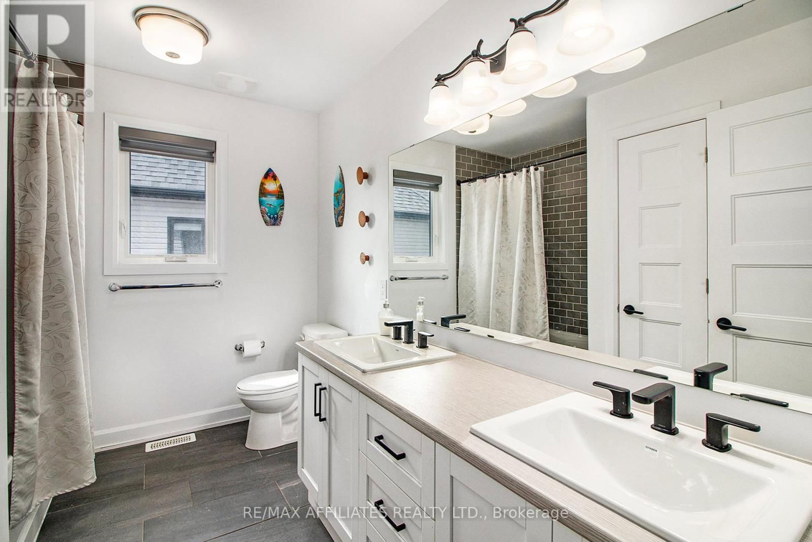 129 LYON STREET Image 26