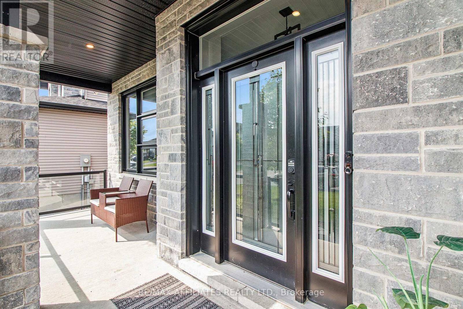 129 LYON STREET Image 4