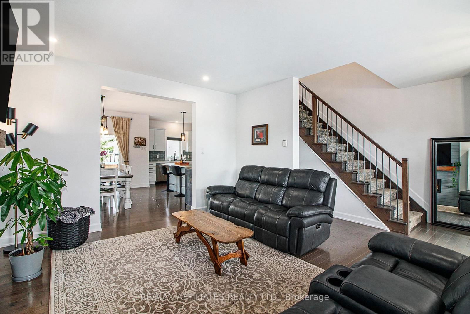 129 LYON STREET Image 6