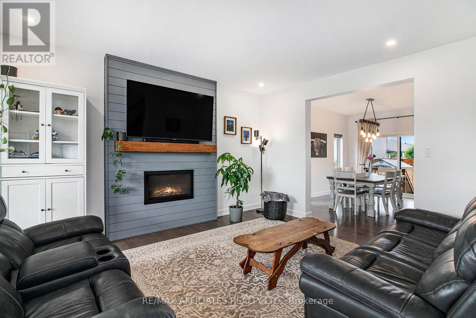 129 LYON STREET Image 9
