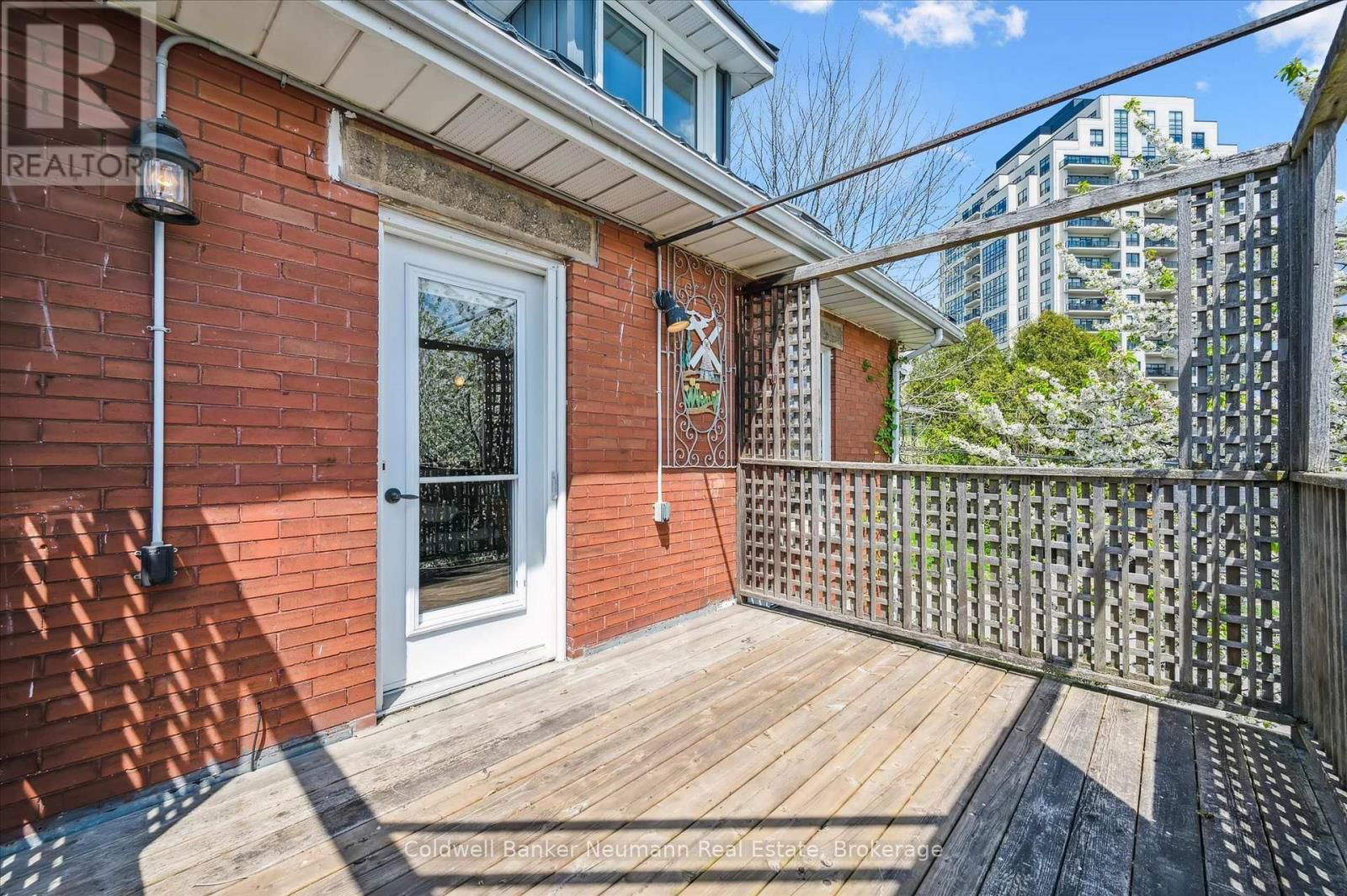 124 SURREY STREET EAST Image 10