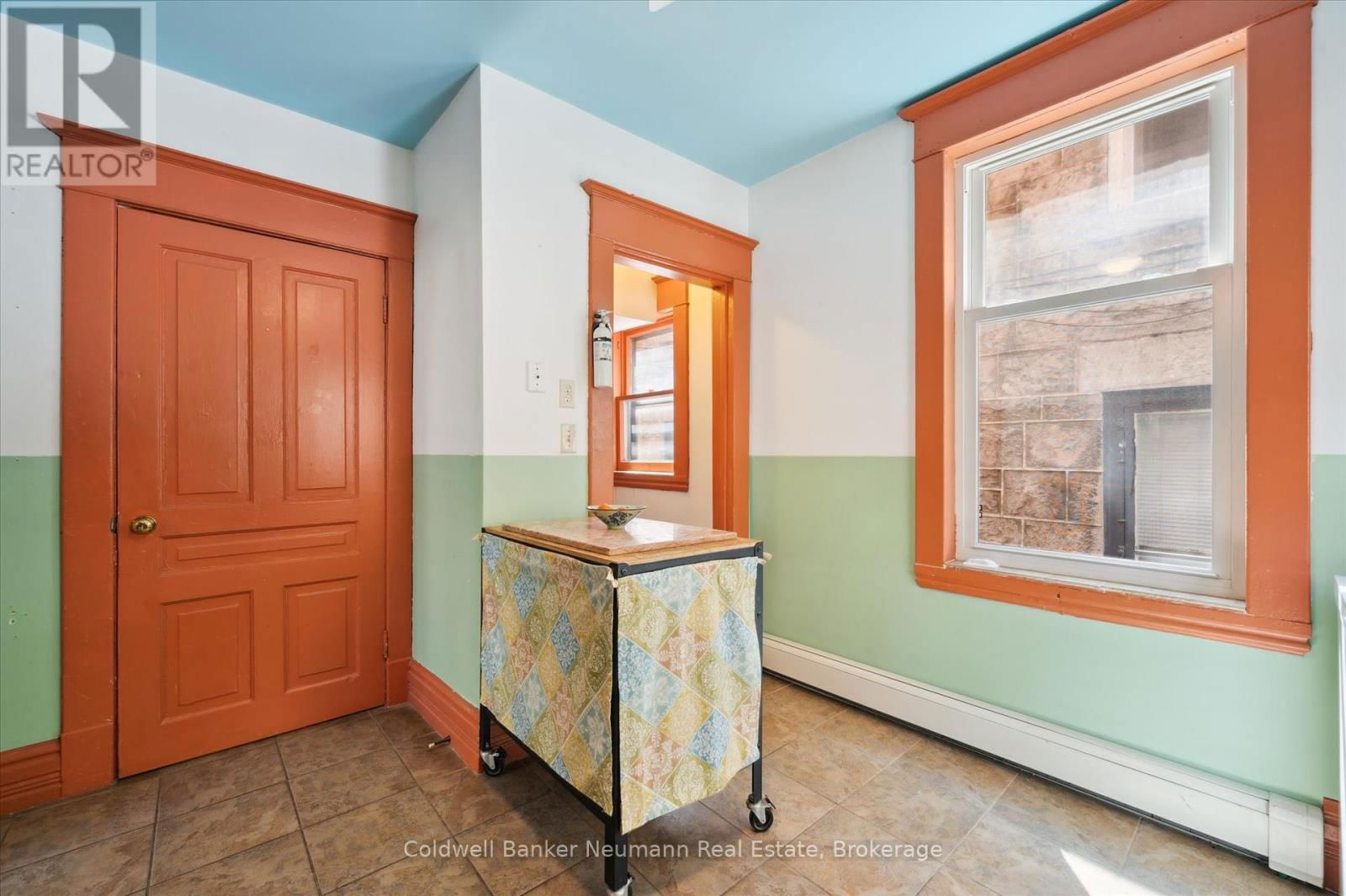 124 SURREY STREET EAST Image 29
