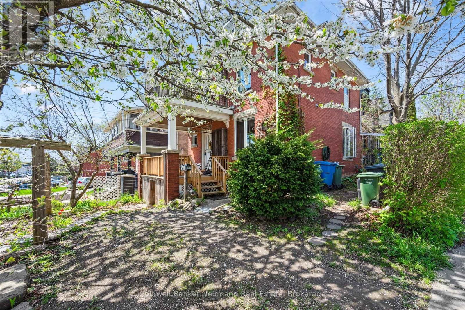 124 SURREY STREET EAST Image 3
