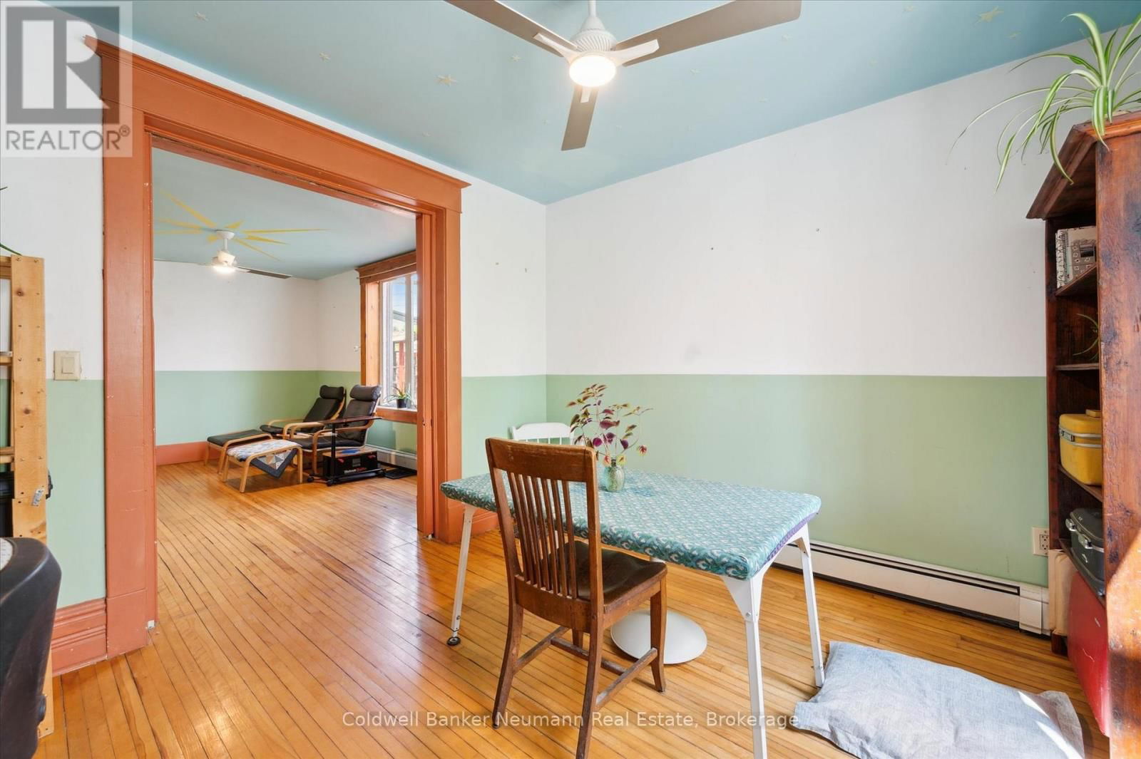 124 SURREY STREET EAST Image 31