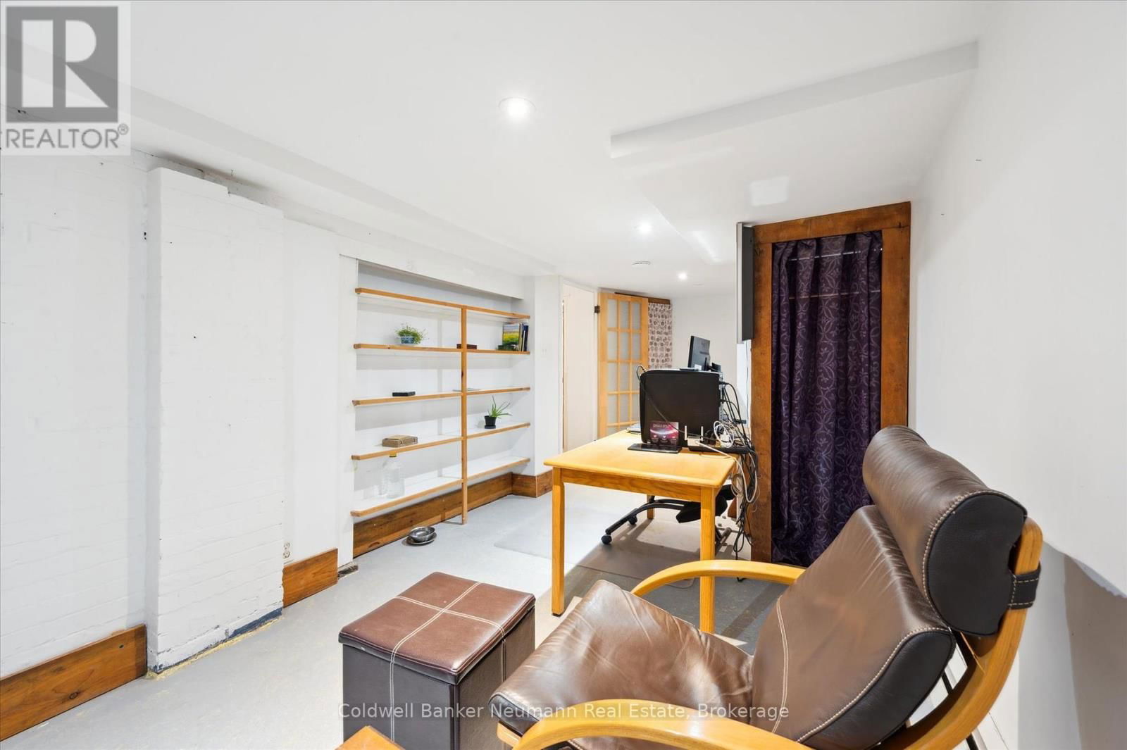 124 SURREY STREET EAST Image 32
