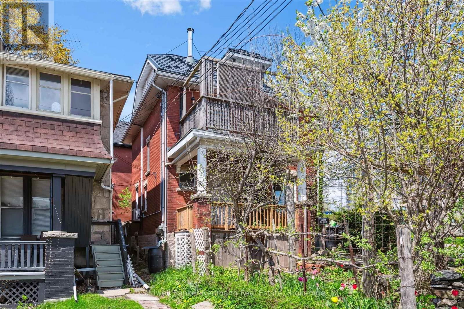 124 SURREY STREET EAST Image 39