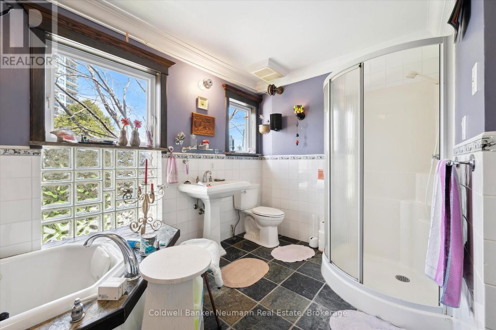124 SURREY STREET EAST Image 7