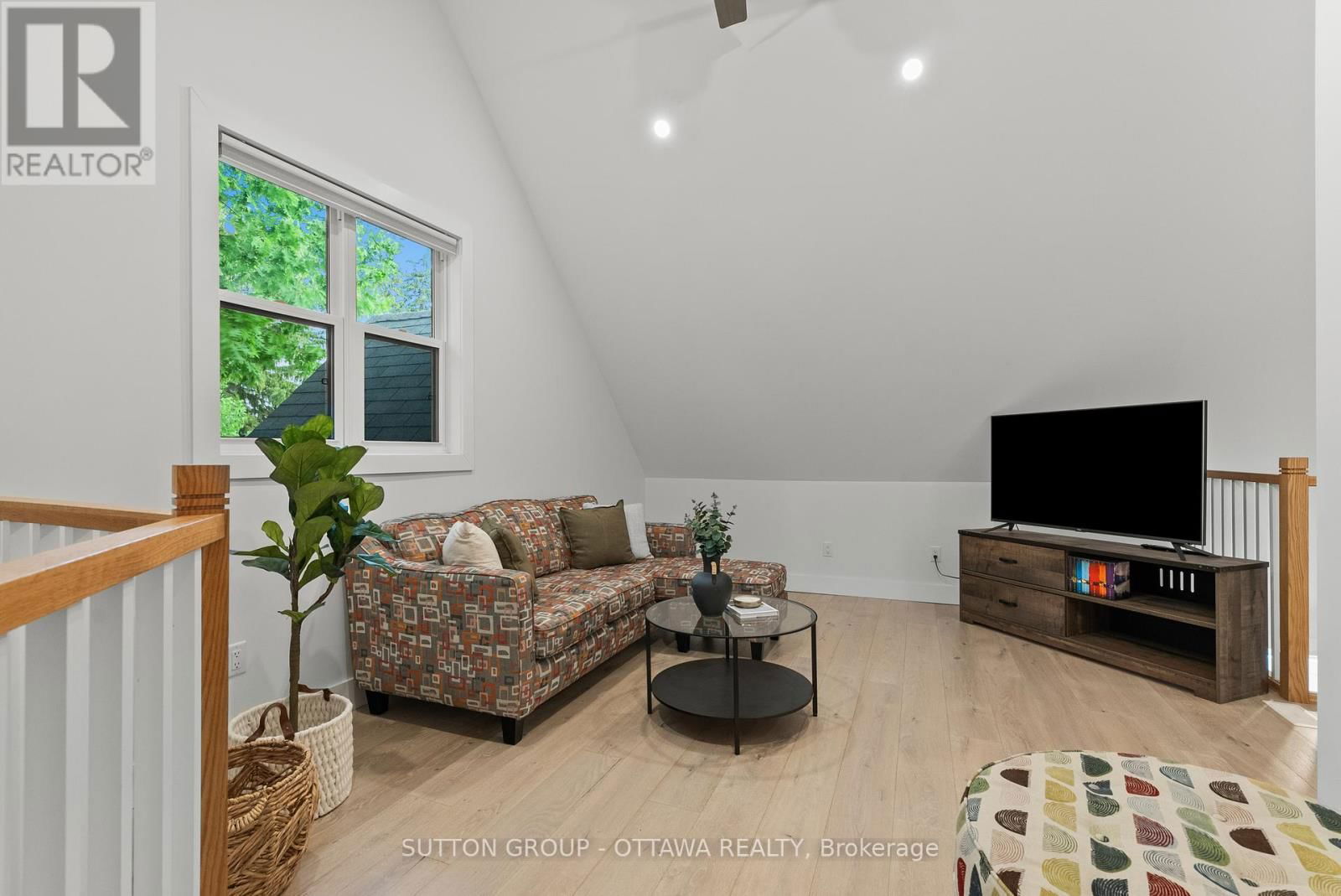 513 OXFORD STREET EAST Image 19