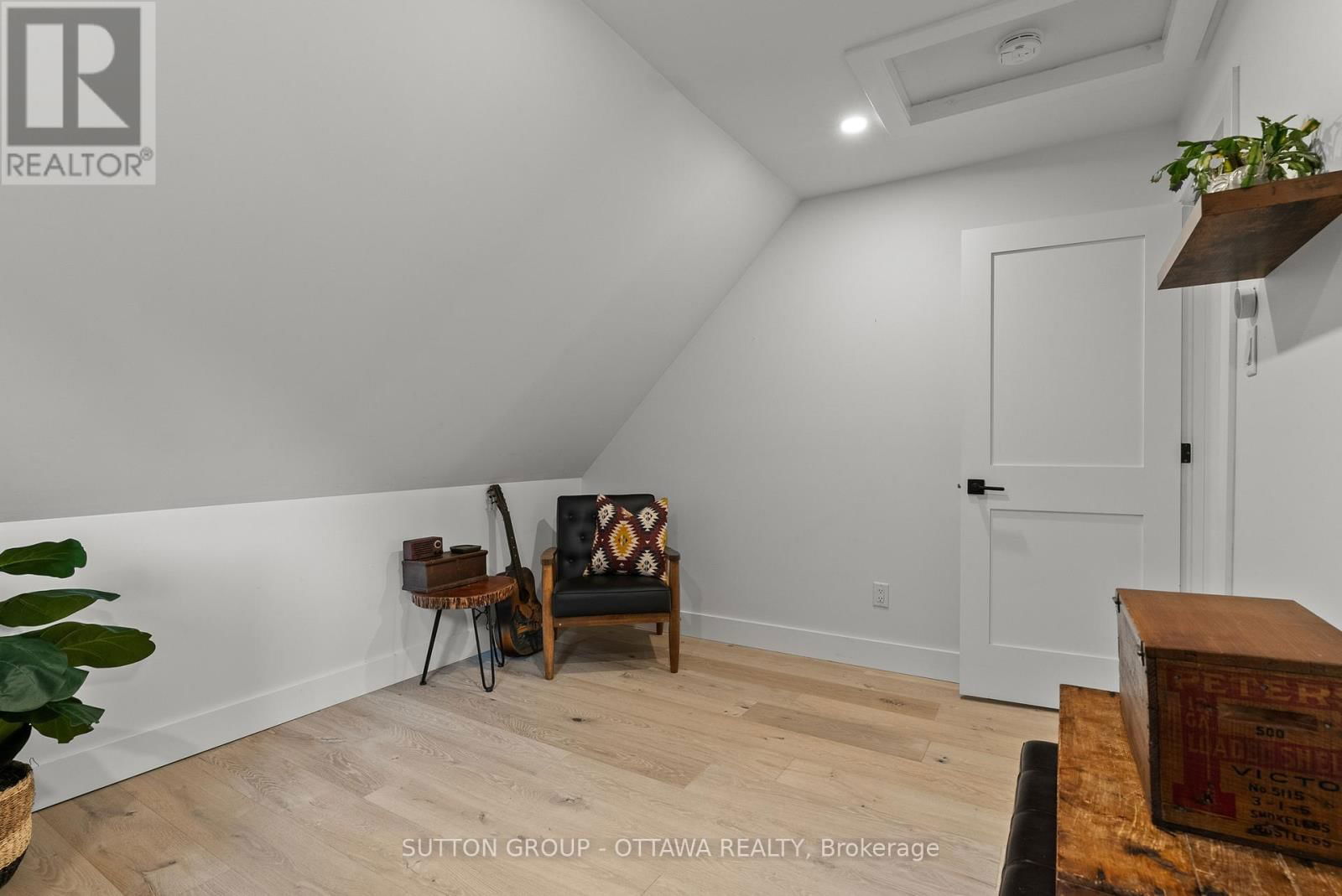 513 OXFORD STREET EAST Image 21