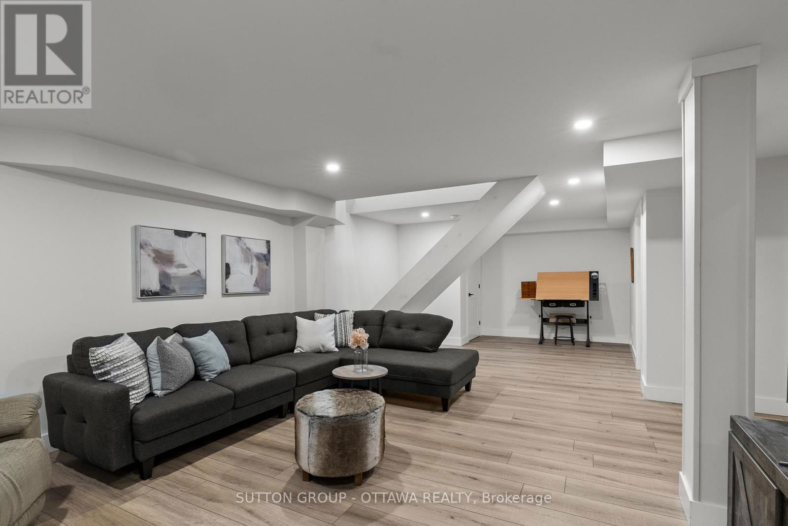 513 OXFORD STREET EAST Image 29