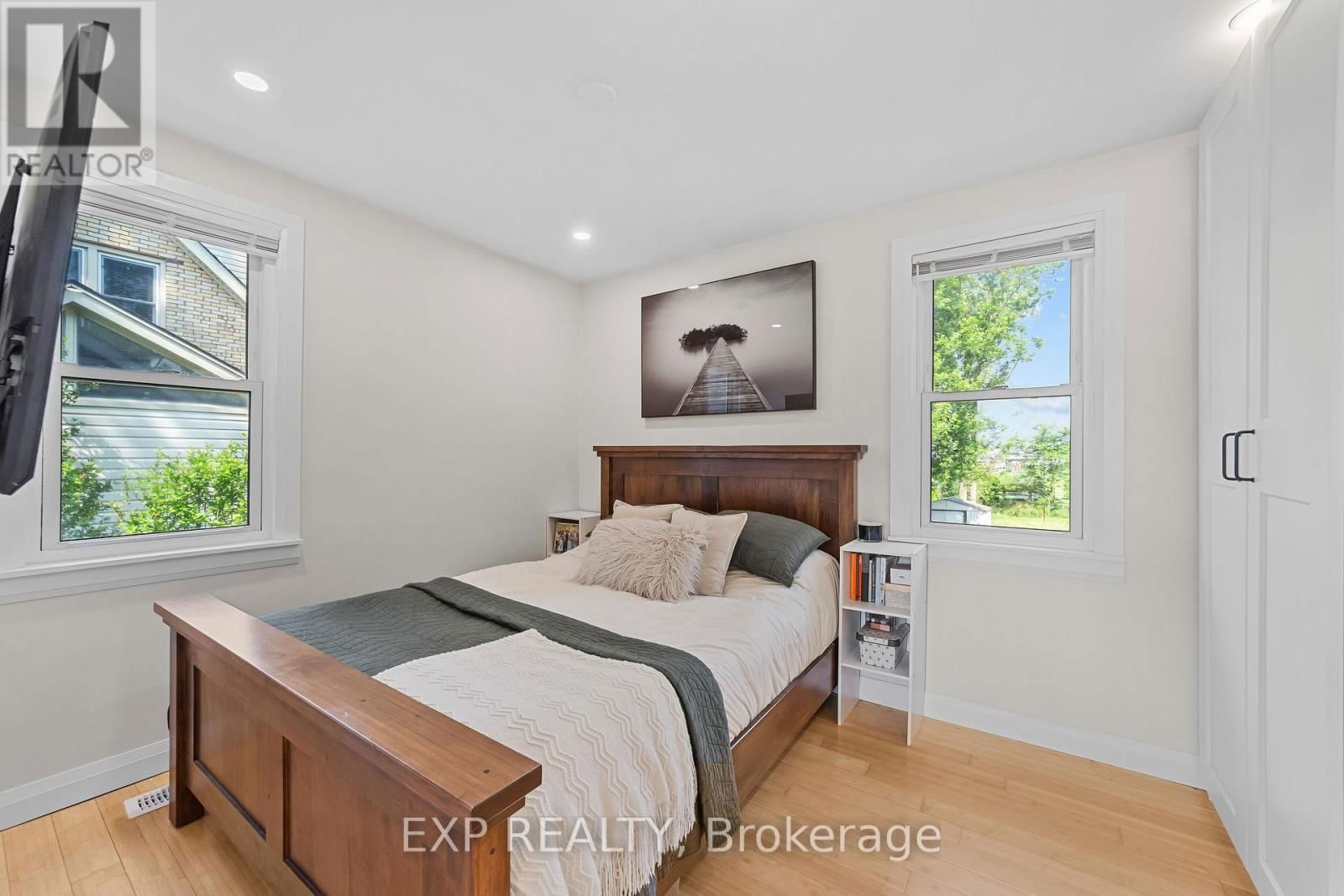 33202 BACK STREET Image 12