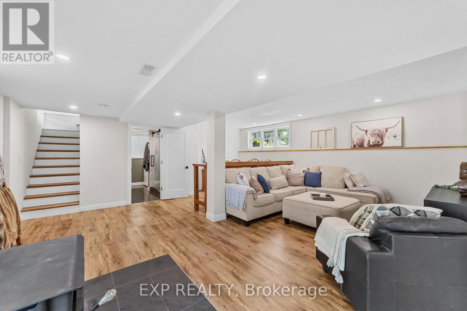 33202 BACK STREET Image 17