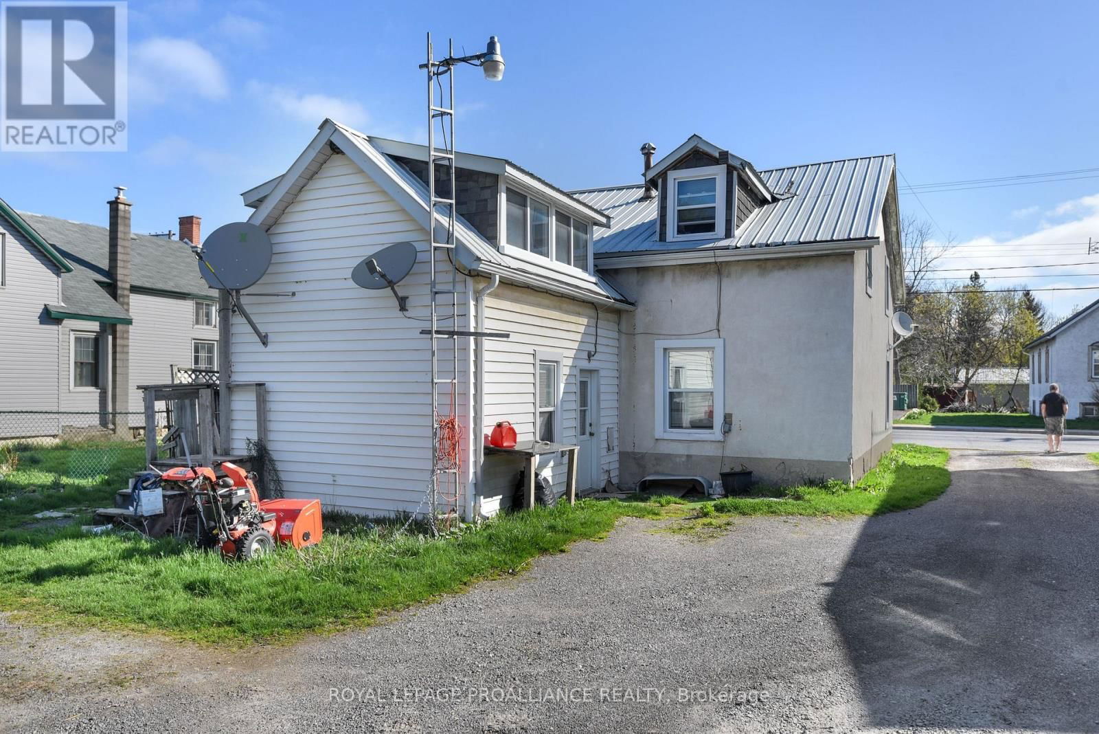 651 EDWARD STREET Image 4