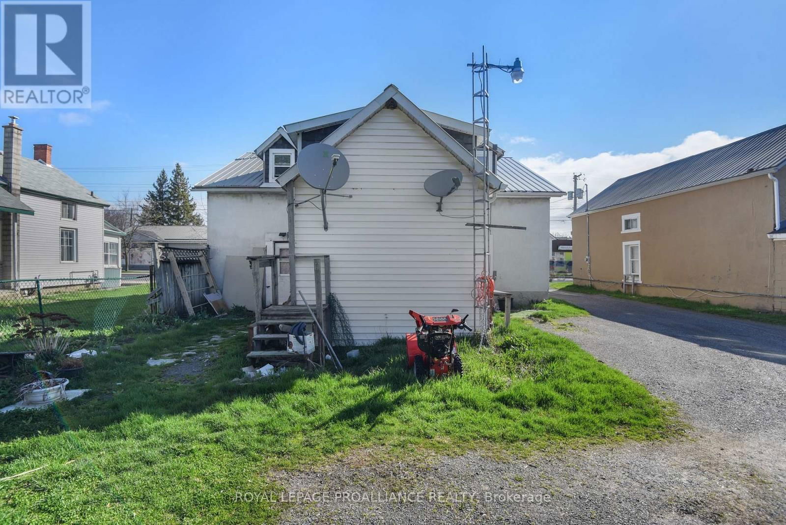 651 EDWARD STREET Image 5
