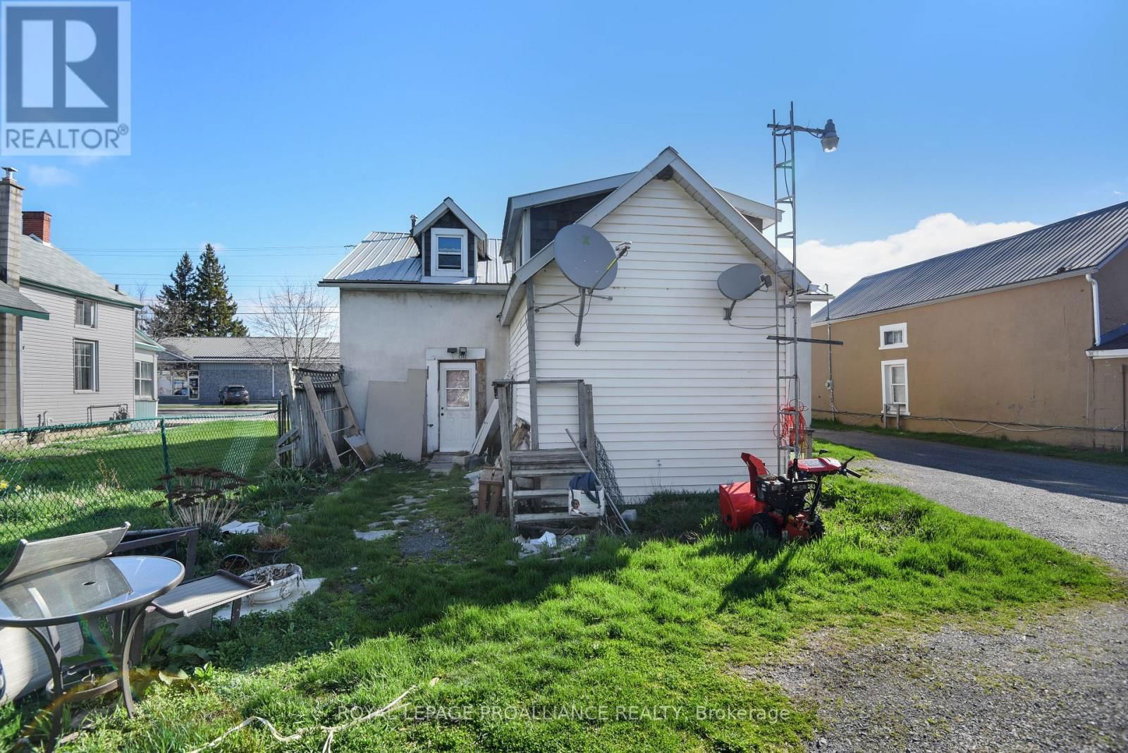 651 EDWARD STREET Image 6