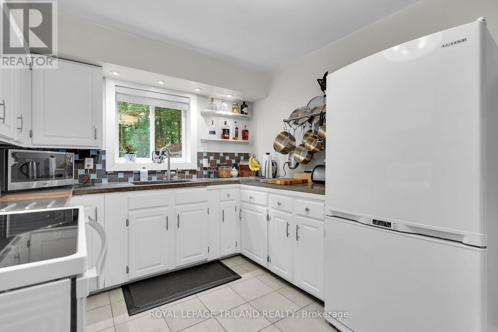 579 REGENT STREET Image 15