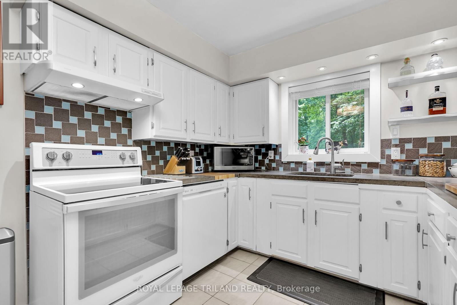 579 REGENT STREET Image 17