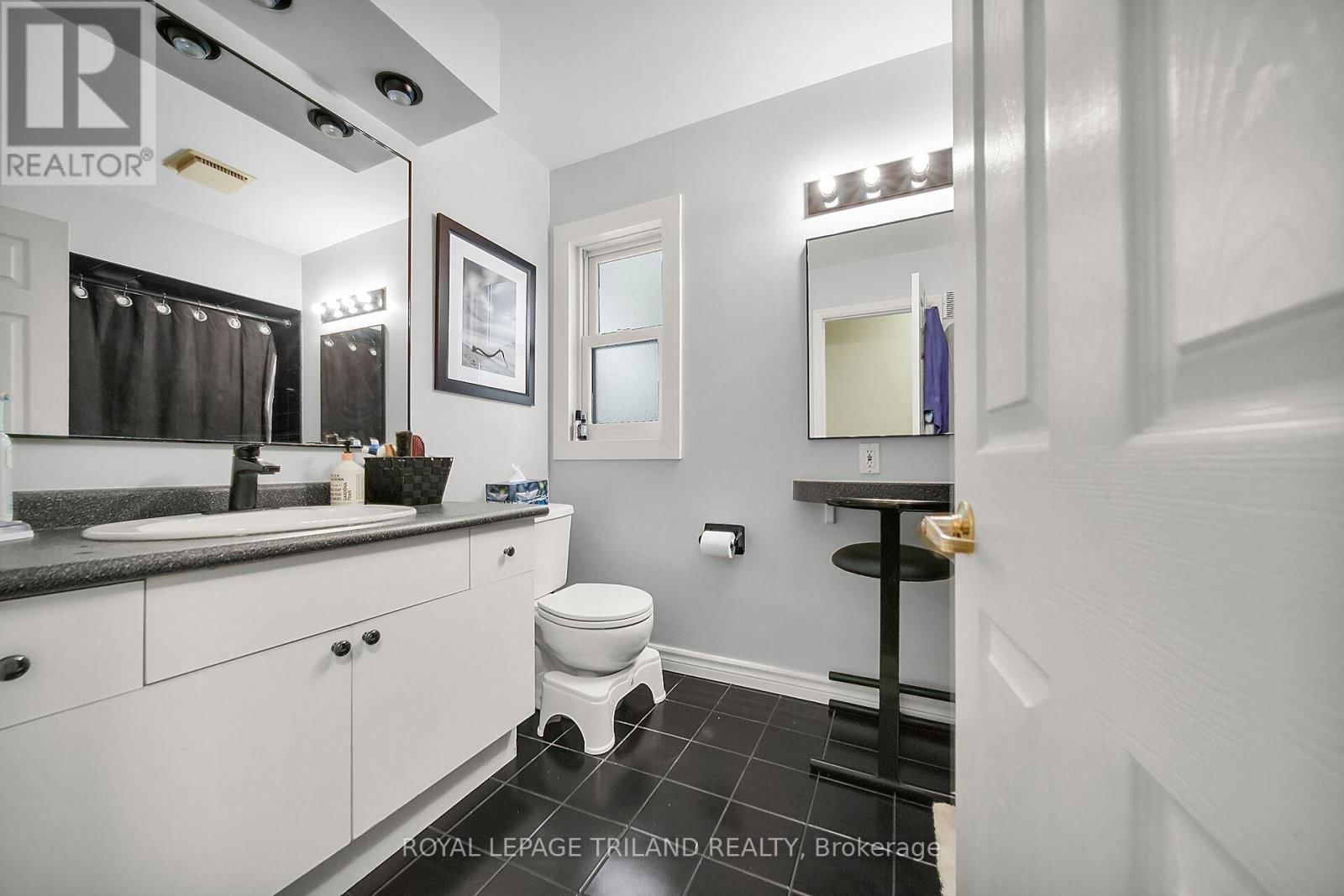 579 REGENT STREET Image 22