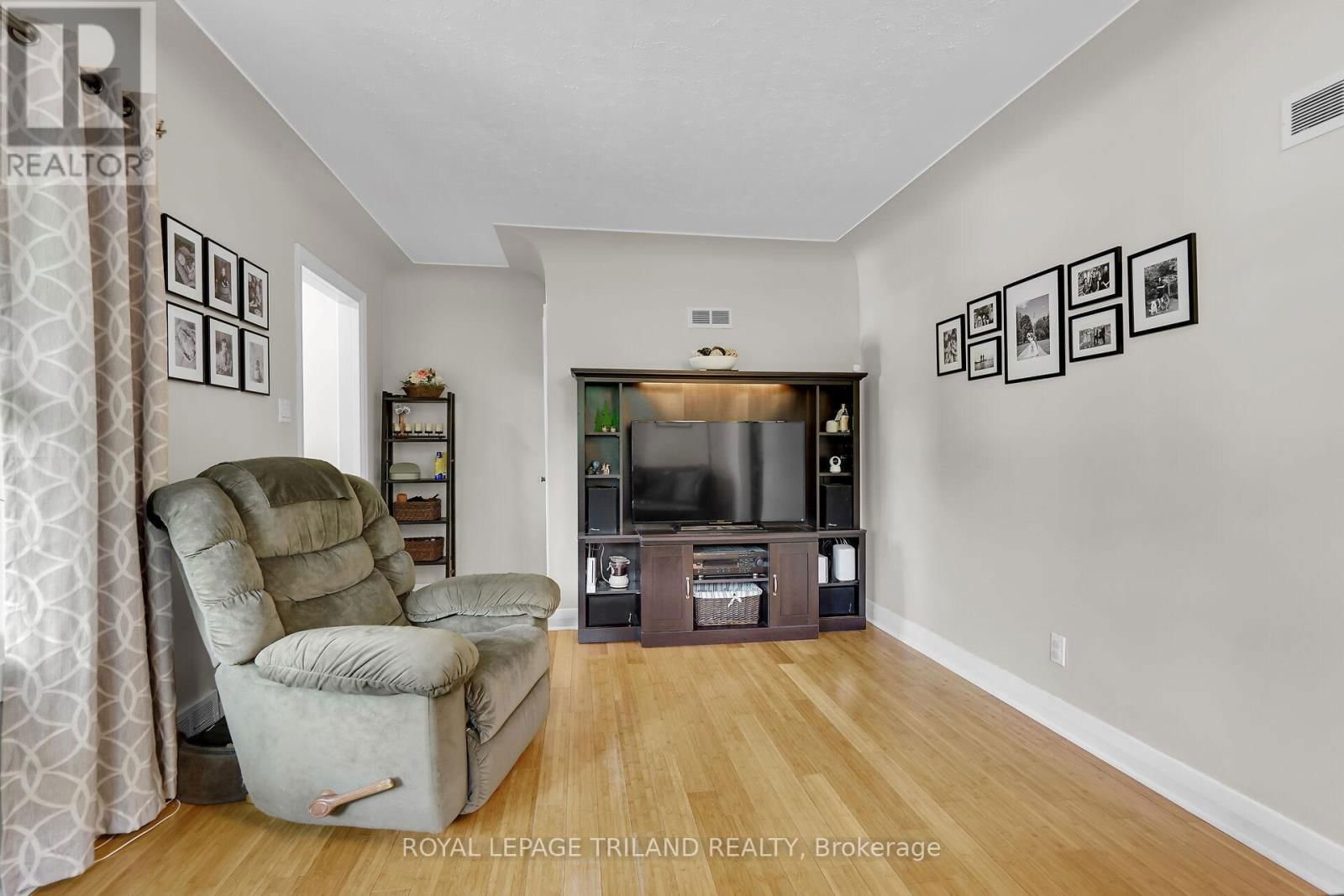 579 REGENT STREET Image 8