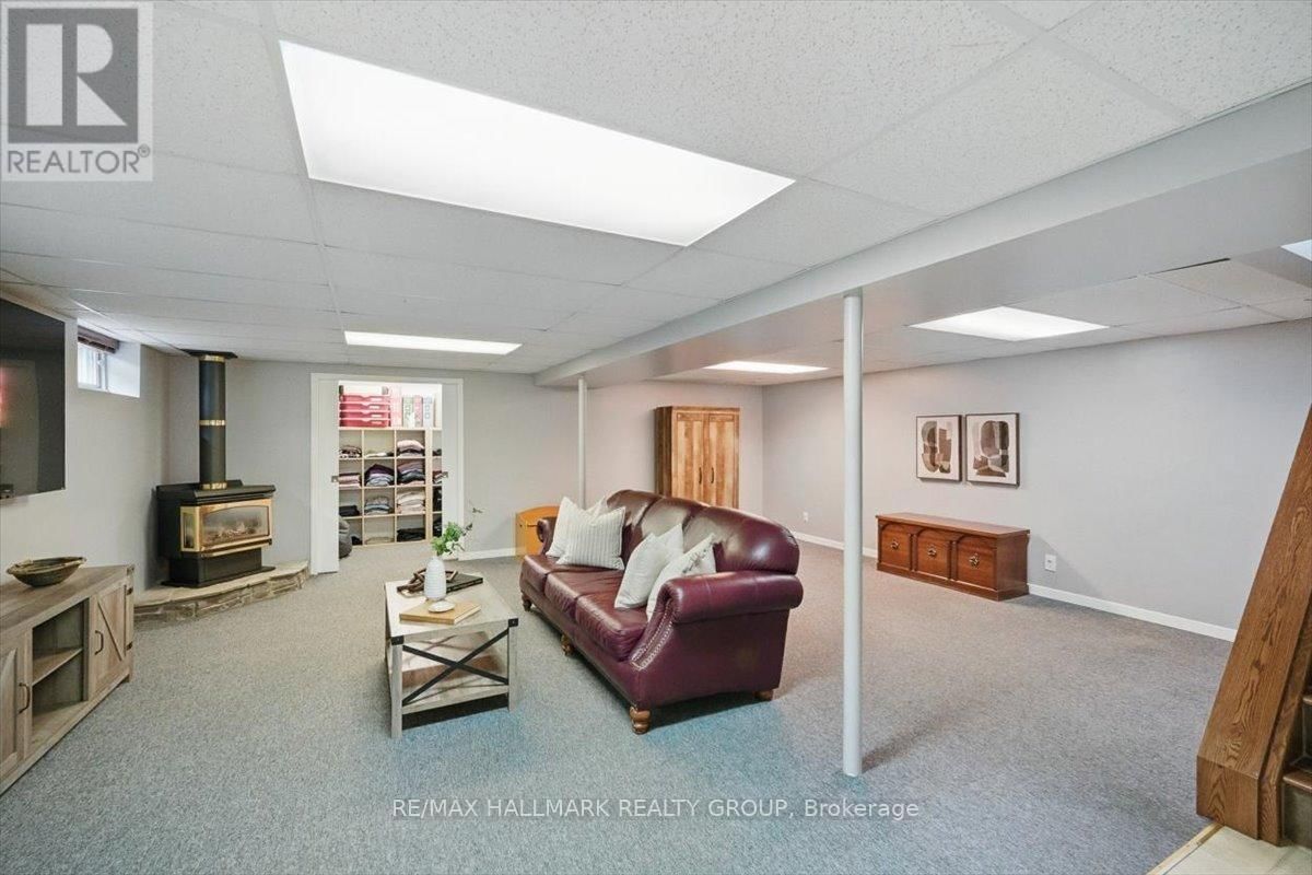 240 KENNEDY LANE WEST Image 21