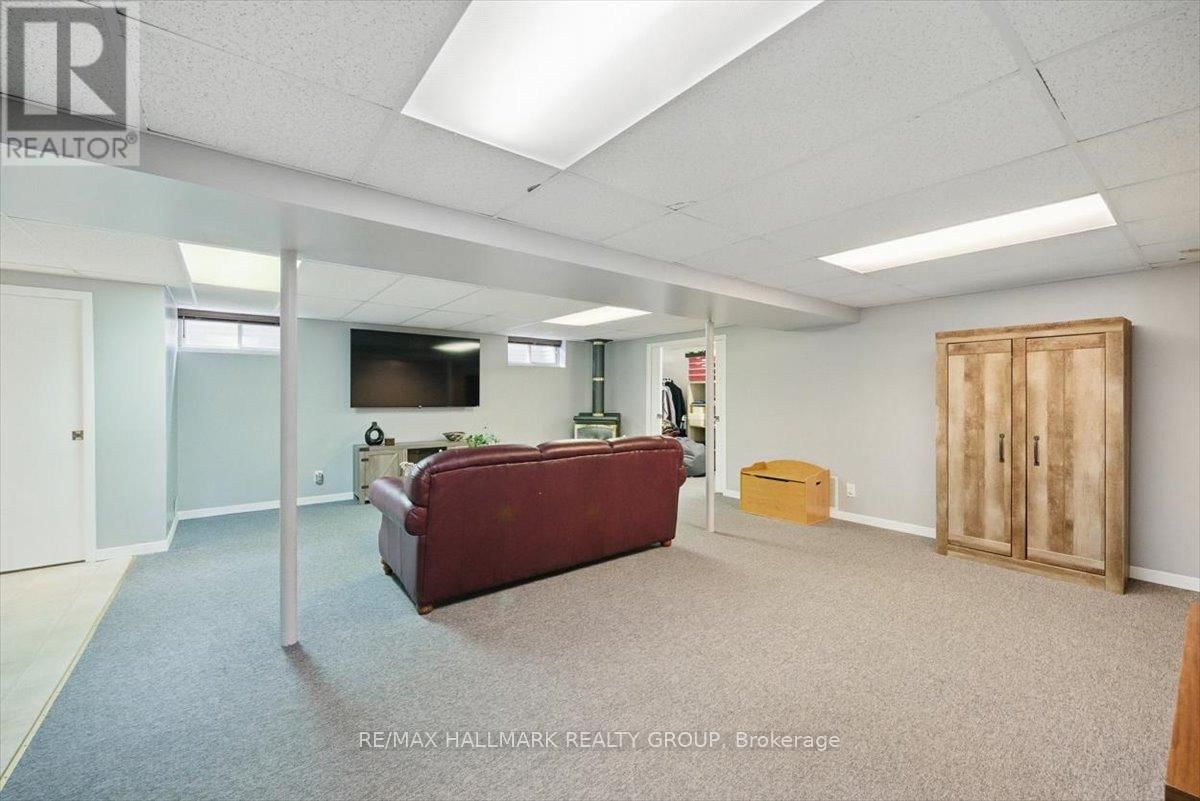 240 KENNEDY LANE WEST Image 22