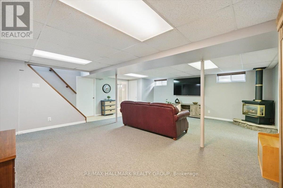 240 KENNEDY LANE WEST Image 23