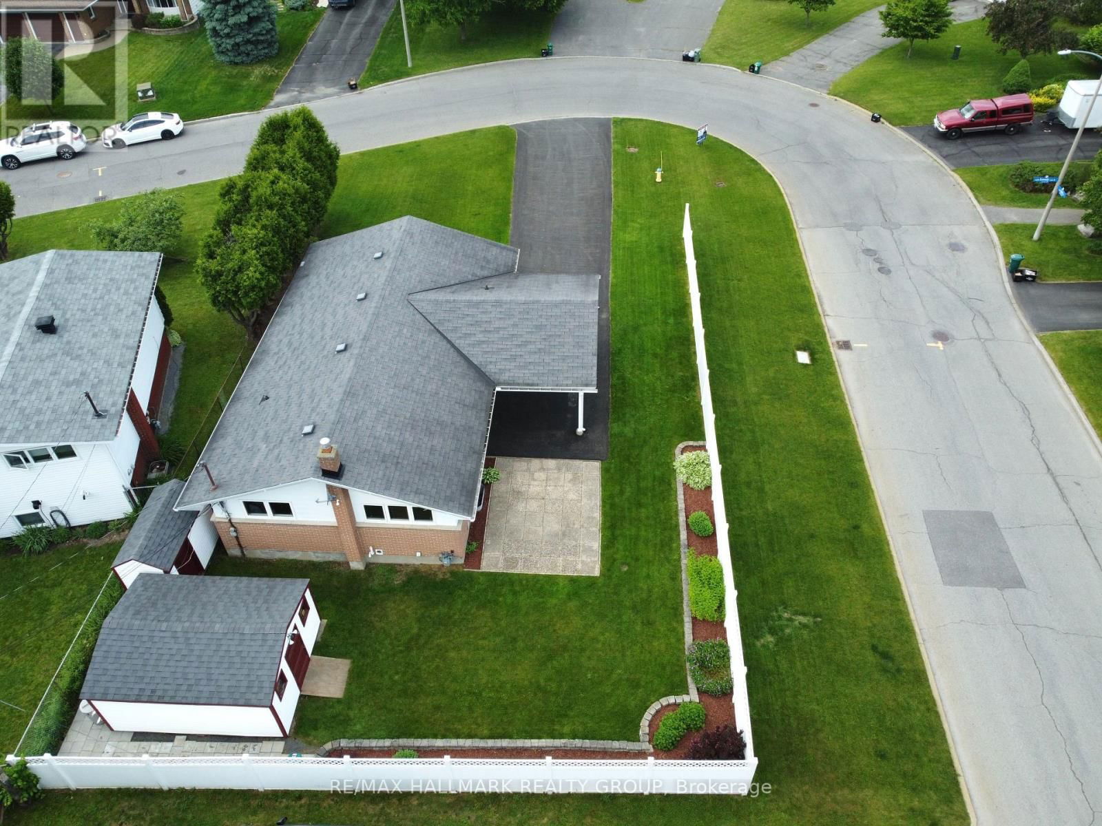 240 KENNEDY LANE WEST Image 32