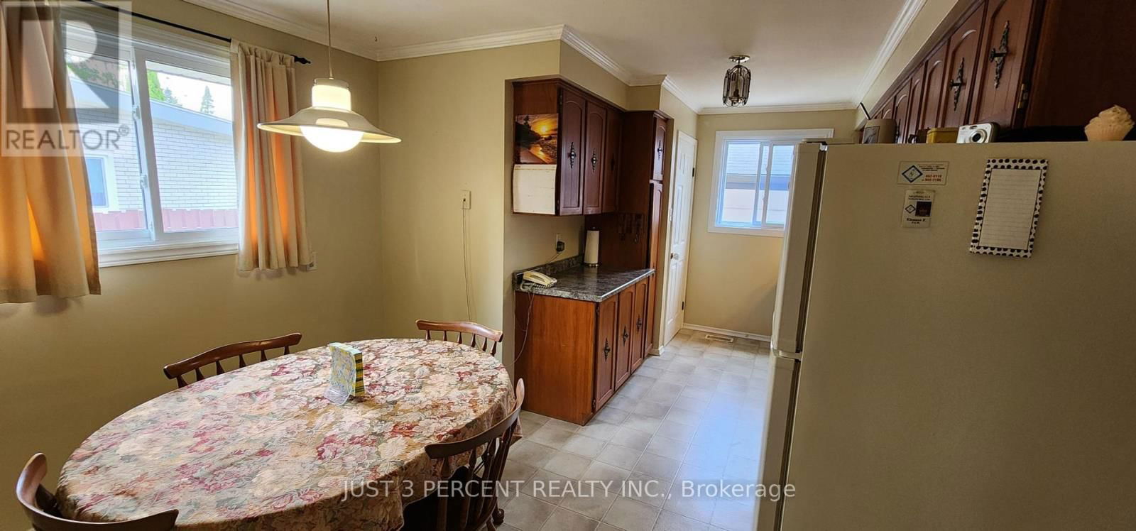 1087 ST PAUL'S STREET Image 11