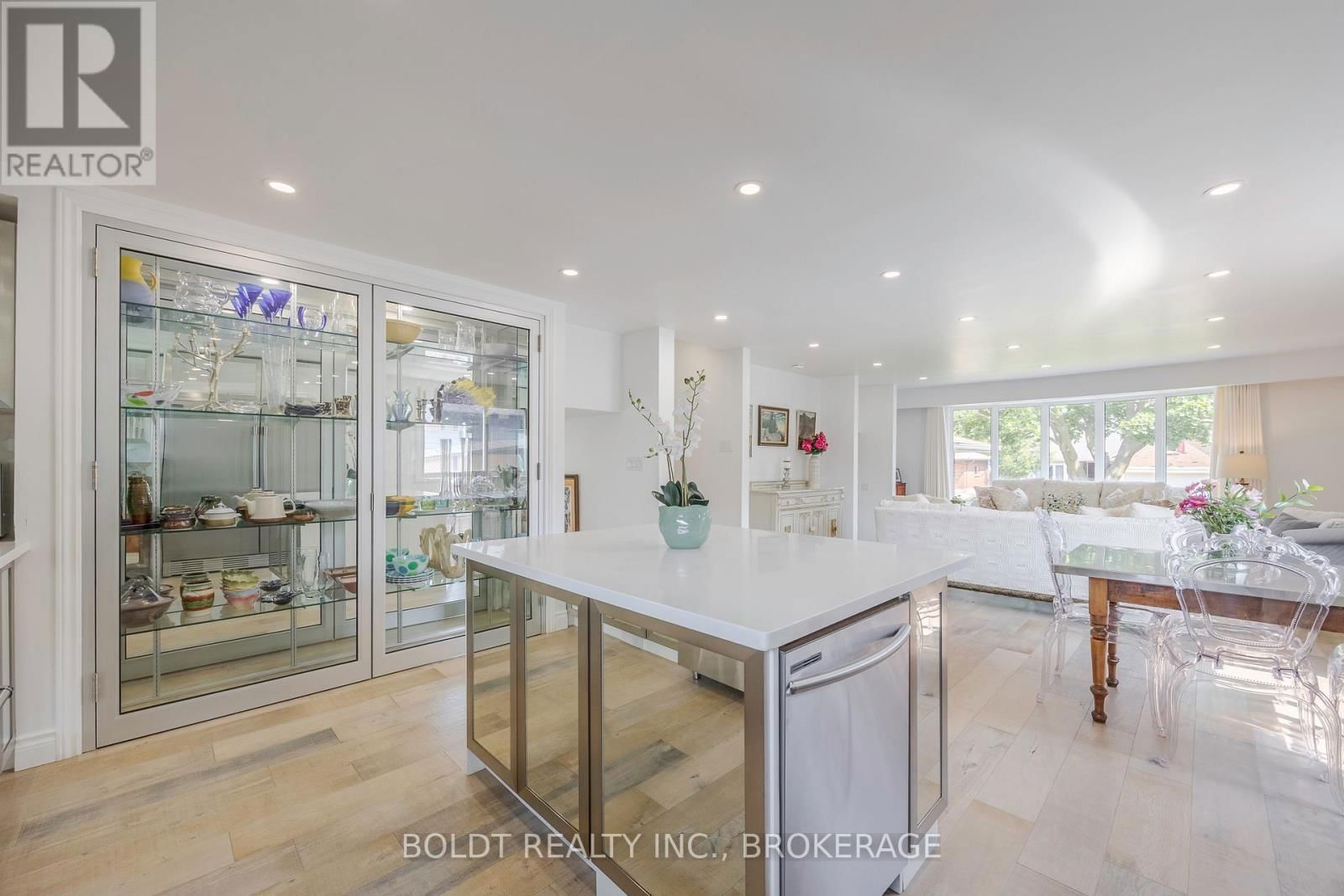 5 WOODGARDEN COURT Image 11