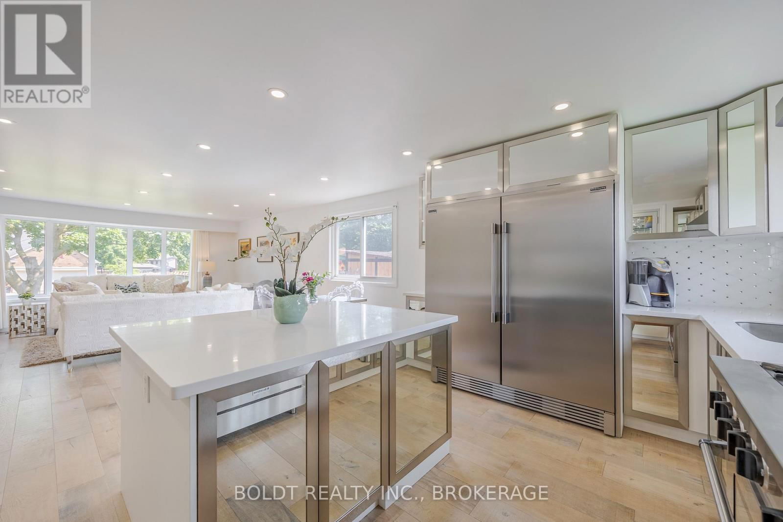 5 WOODGARDEN COURT Image 13