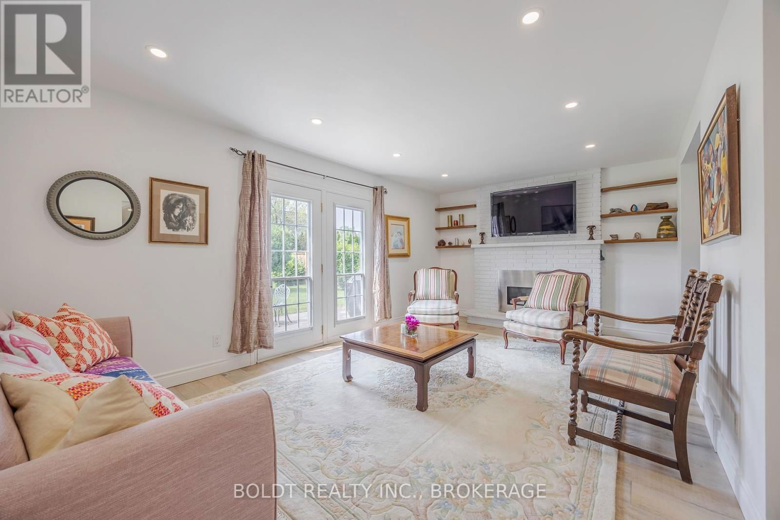 5 WOODGARDEN COURT Image 15