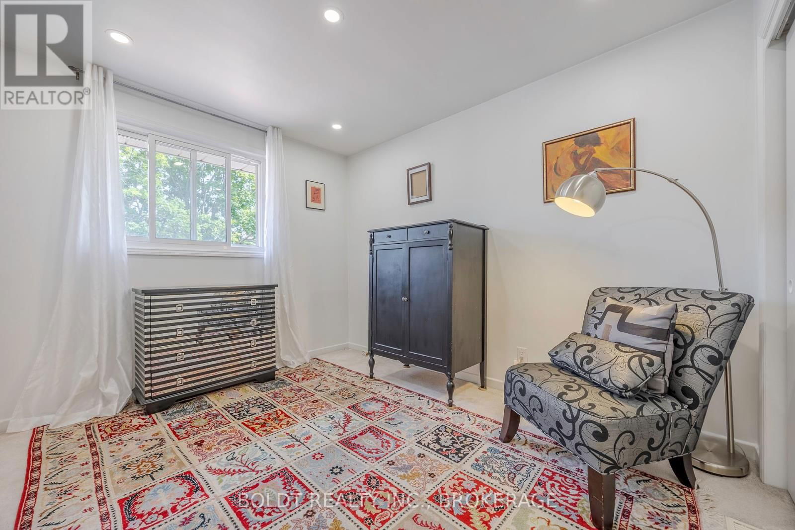 5 WOODGARDEN COURT Image 18